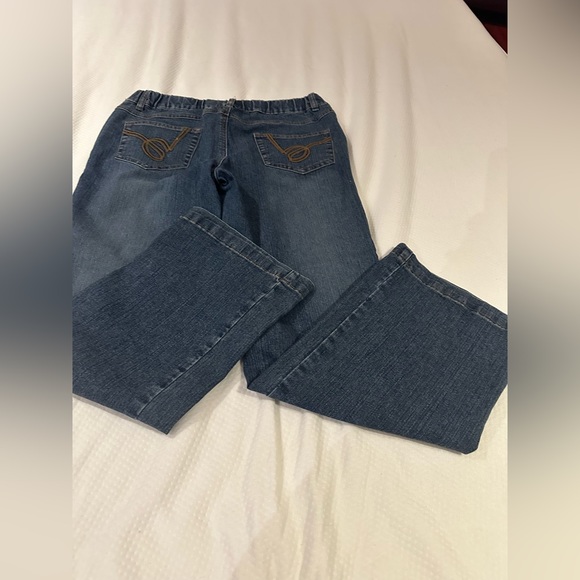 Thyme Maternity Jeans - Picture 3 of 3